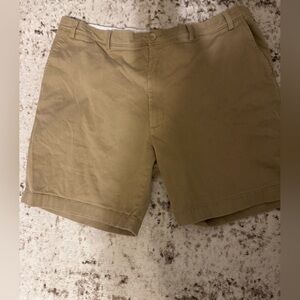 Men’s Roundtree & Yorke size 44 flat front khaki chino shorts